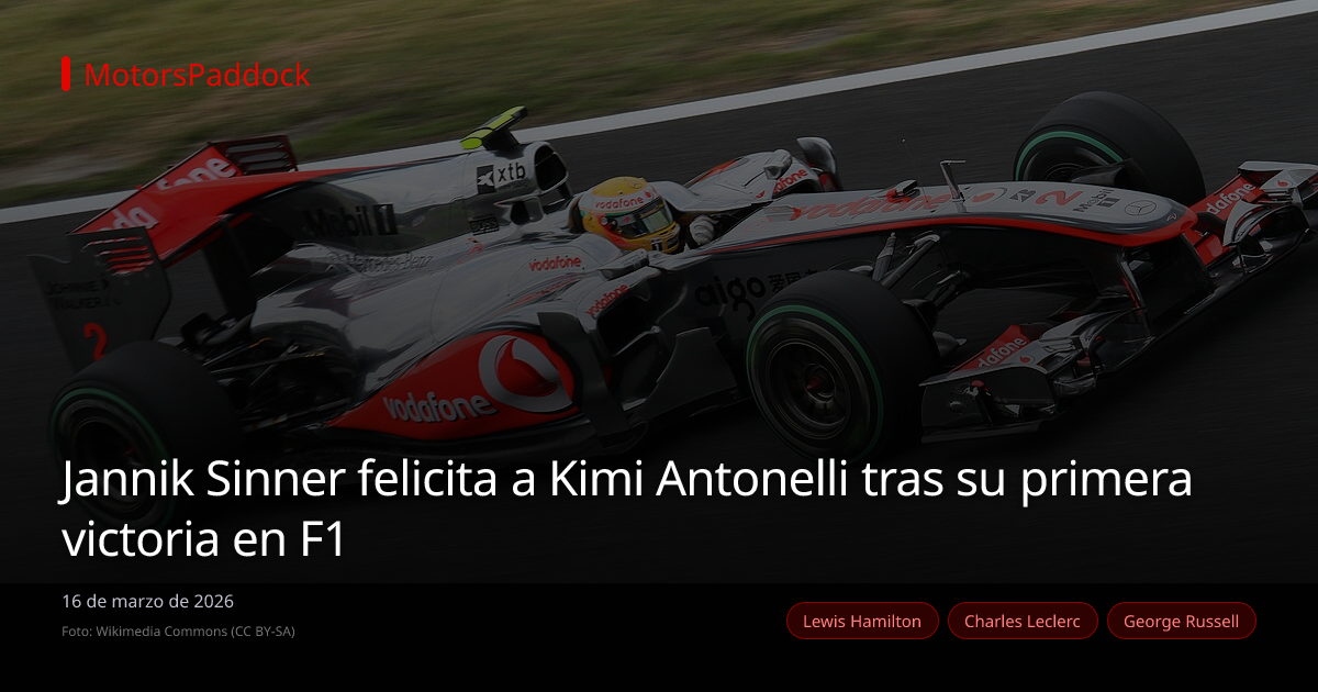 Jannik Sinner felicita a Kimi Antonelli tras su primera victoria en F1